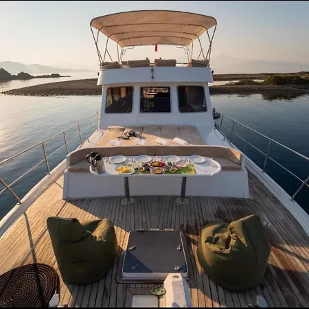Botel Aden Yatcilik