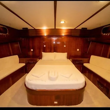 Aden Yatcilik Botel